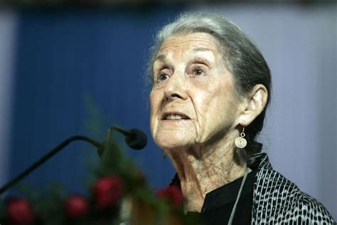 El Premio Nobel de Literatura 2016: Reconocimiento a la voz poética y la crítica social implacable de Nadine Gordimer